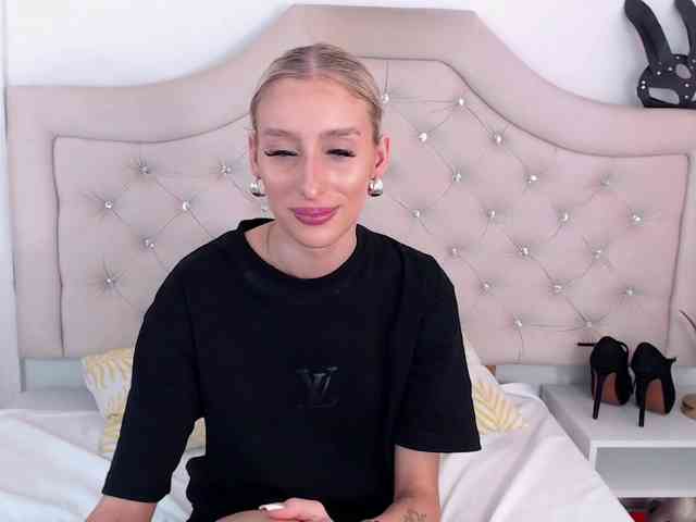 NatalieFlirt webcam