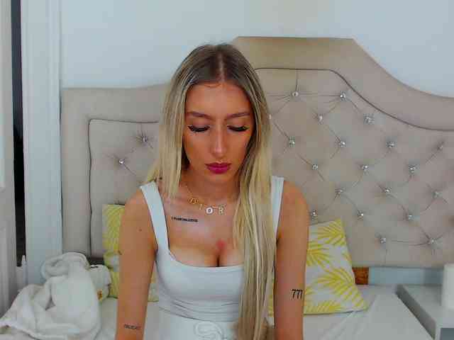 NatalieFlirt webcam