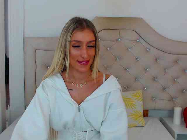 NatalieFlirt webcam
