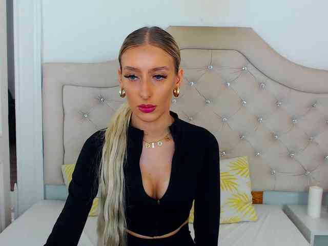 NatalieFlirt webcam