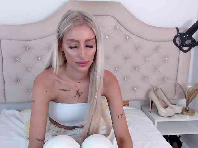 NatalieFlirt webcam