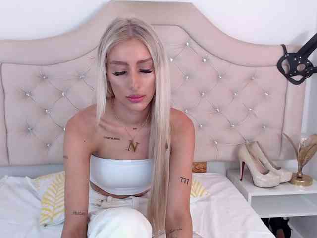 NatalieFlirt webcam