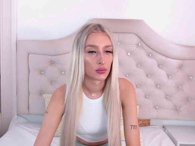 NatalieFlirt webcam
