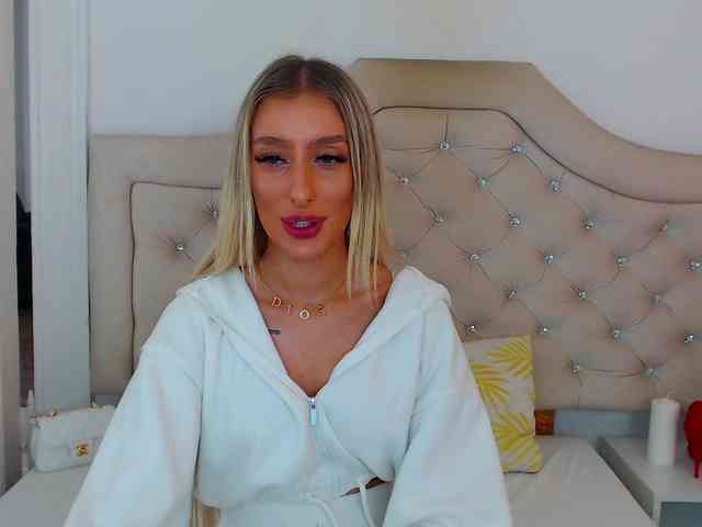 NatalieFlirt webcam