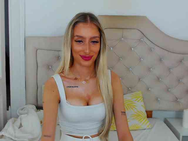 NatalieFlirt webcam