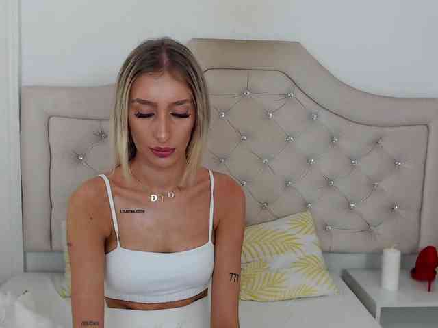 NatalieFlirt webcam