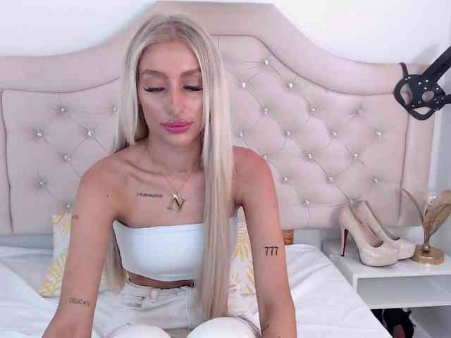 NatalieFlirt webcam