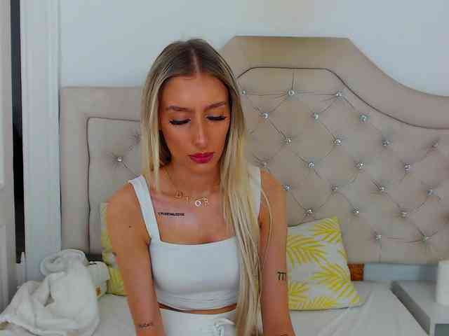 NatalieFlirt webcam
