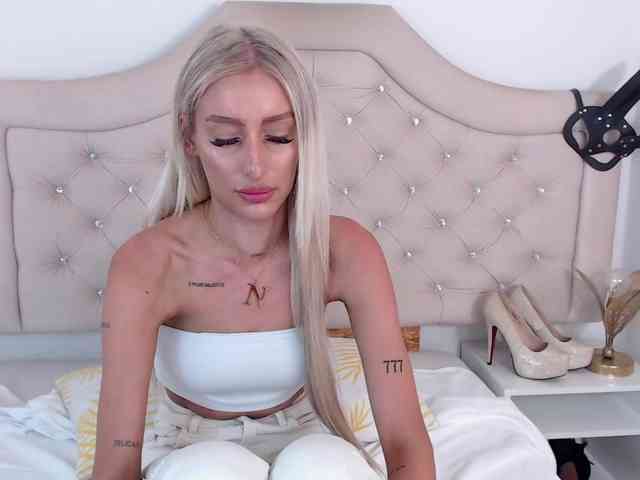 NatalieFlirt webcam