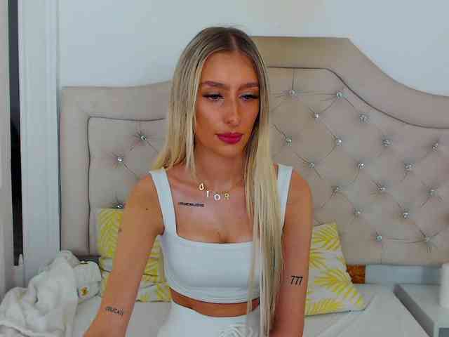 NatalieFlirt webcam