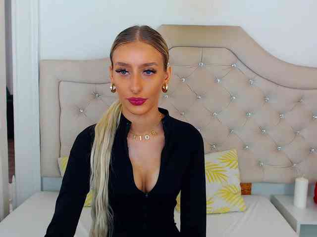 NatalieFlirt webcam