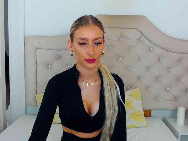 NatalieFlirt webcam