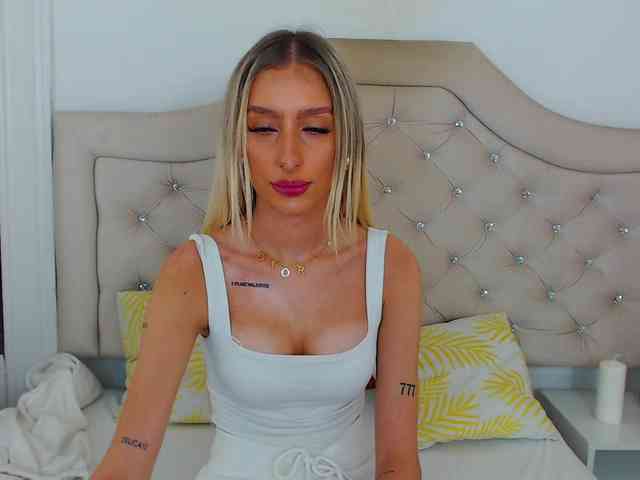 NatalieFlirt webcam