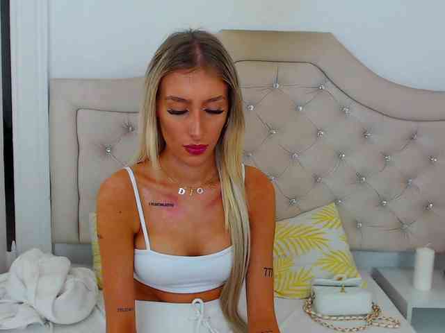 NatalieFlirt webcam