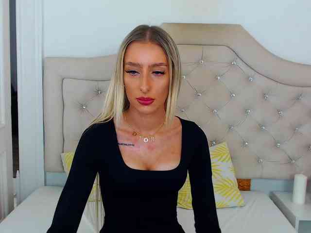 NatalieFlirt webcam