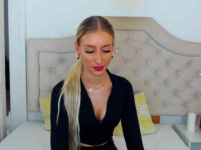 NatalieFlirt webcam