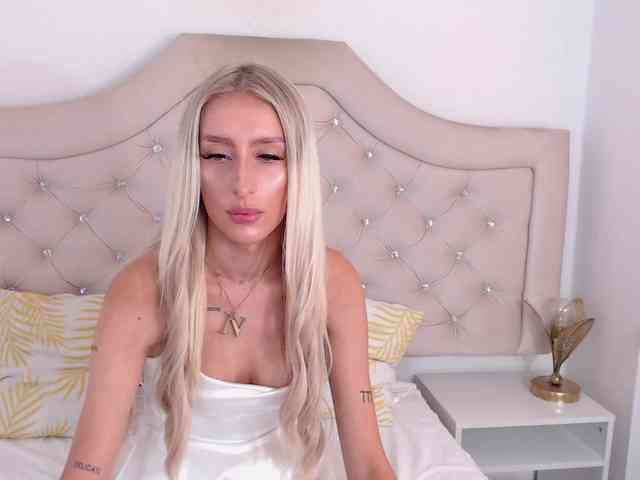 NatalieFlirt webcam