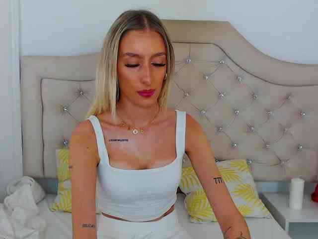 NatalieFlirt webcam