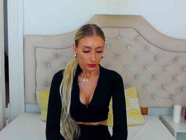 NatalieFlirt webcam