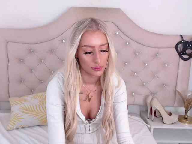 NatalieFlirt webcam