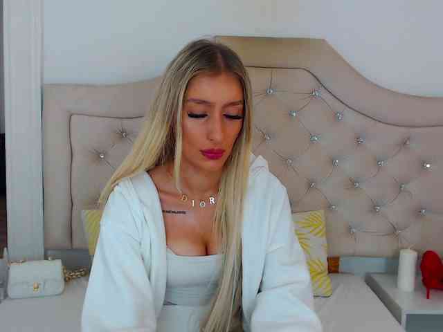 NatalieFlirt webcam