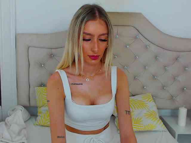 NatalieFlirt webcam