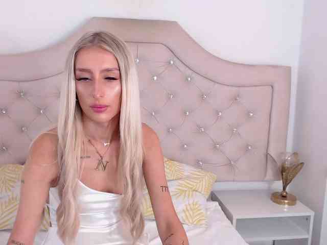 NatalieFlirt webcam