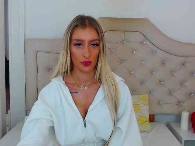 NatalieFlirt webcam