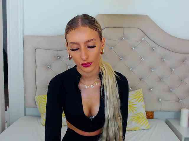 NatalieFlirt webcam