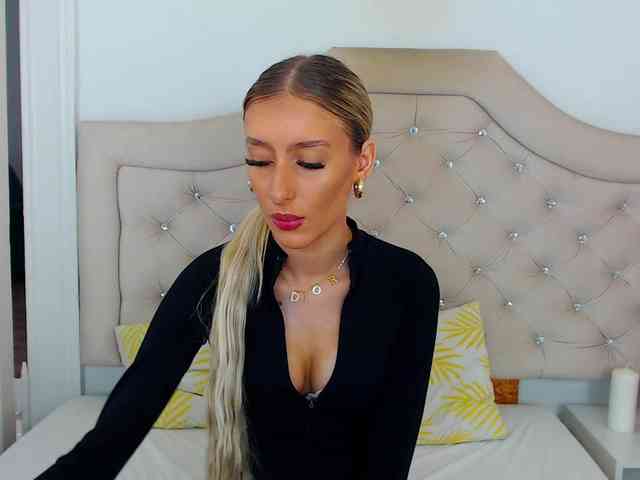 NatalieFlirt webcam