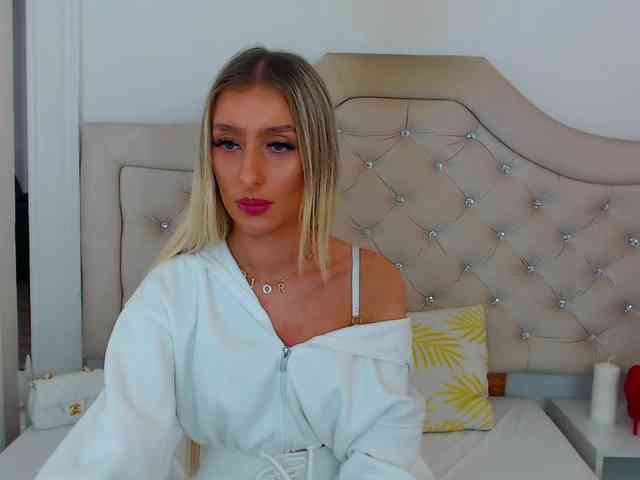 NatalieFlirt webcam
