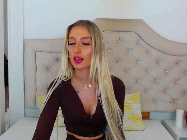 NatalieFlirt webcam