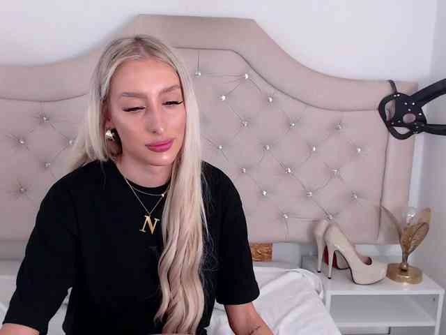 NatalieFlirt webcam