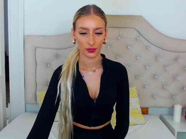 NatalieFlirt webcam