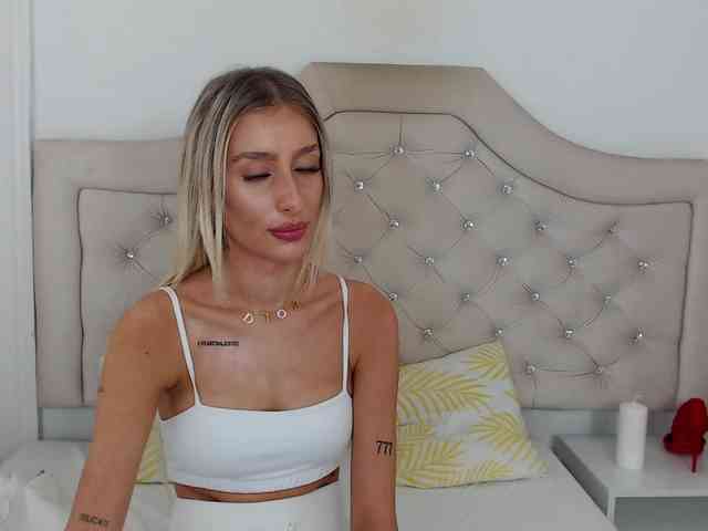NatalieFlirt webcam