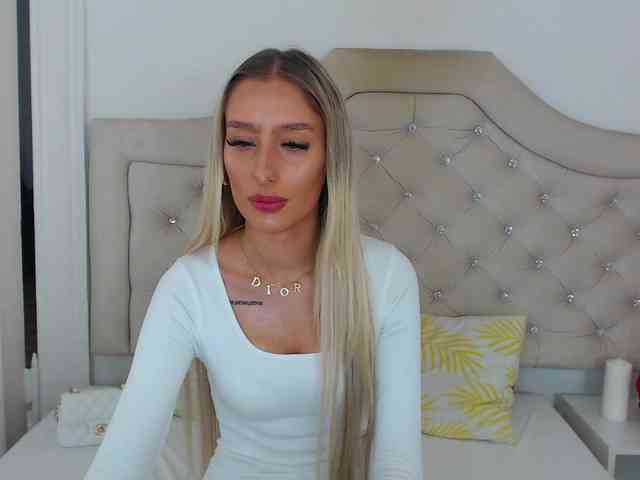 NatalieFlirt webcam