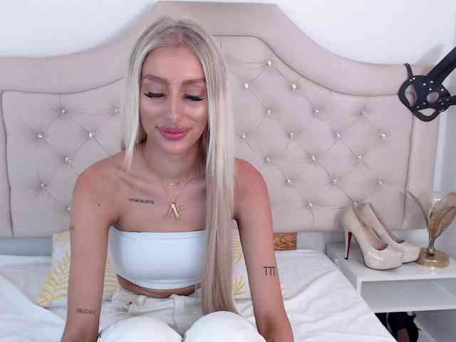 NatalieFlirt webcam