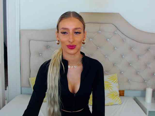 NatalieFlirt webcam
