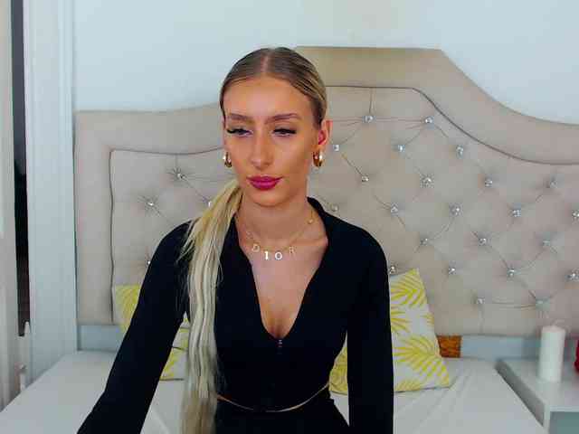 NatalieFlirt webcam