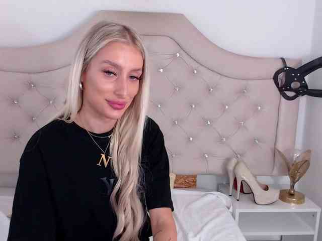 NatalieFlirt webcam