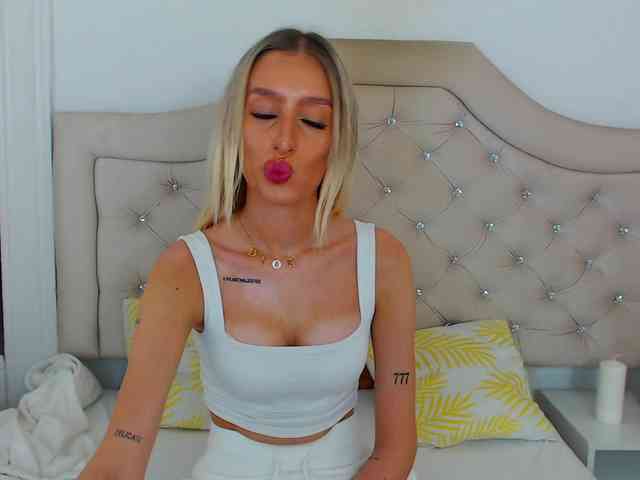 NatalieFlirt webcam