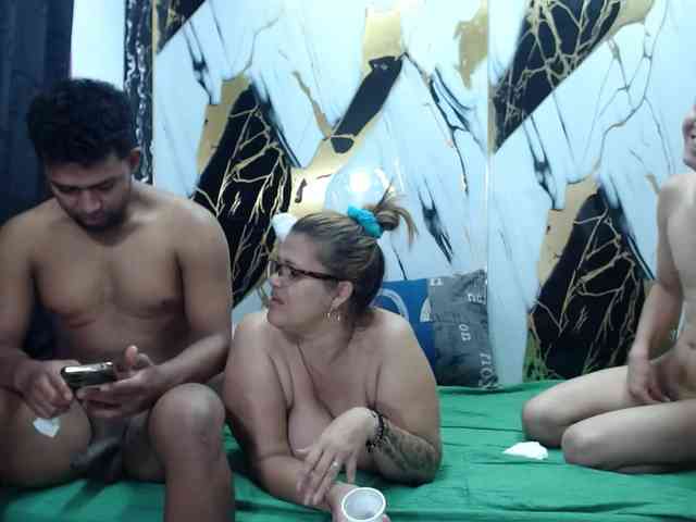 VioletaGtGngBngTwo webcam