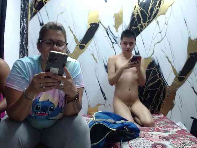 VioletaGtGngBngTwo webcam