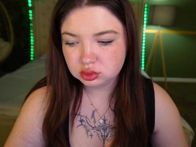  RosieMoons chat room