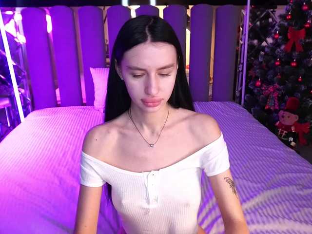 SnowWhiteee live cam