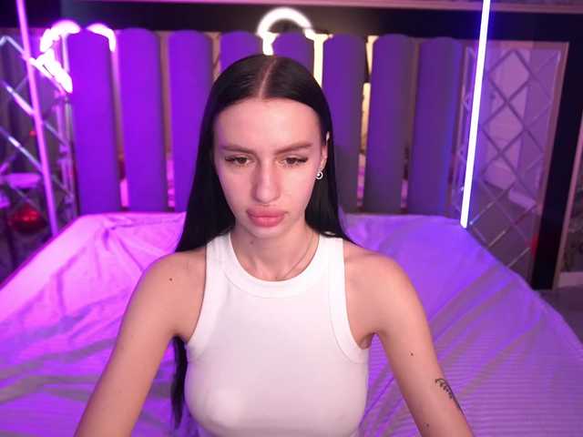 SnowWhiteee Live Cam on BongaCams