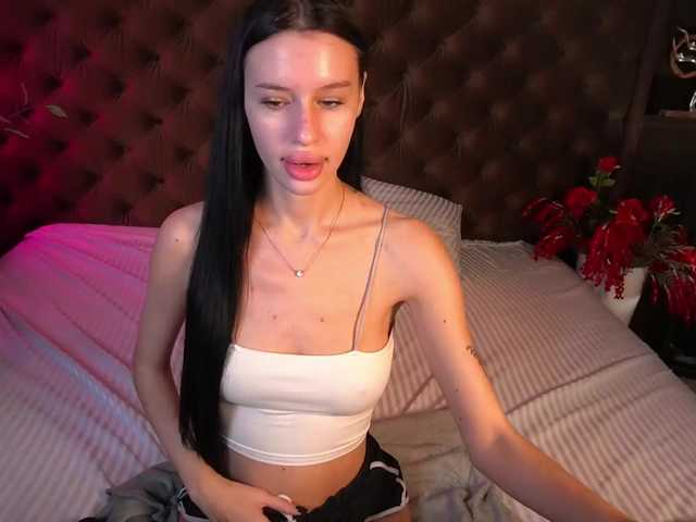 SnowWhiteee live cam