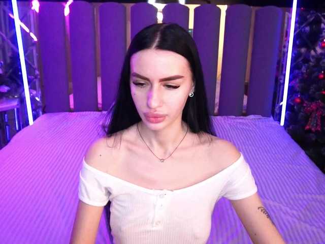 SnowWhiteee live cam