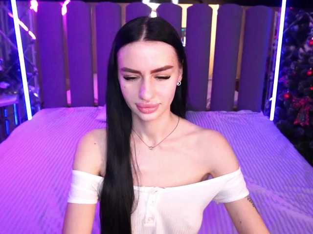 SnowWhiteee live cam