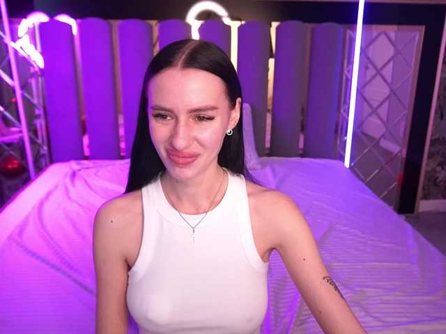 SnowWhiteee Live Cam on BongaCams